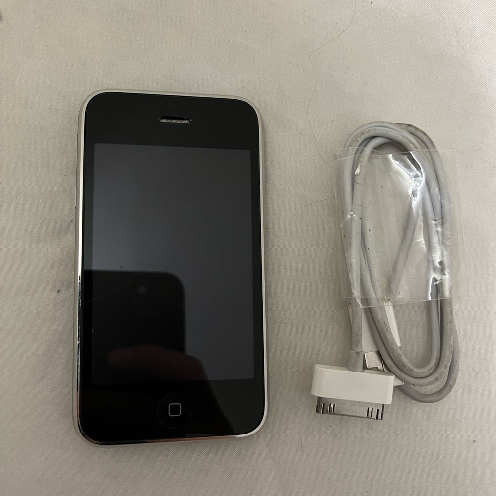 iPhone 3GS perfect condition (UNLOCKED)